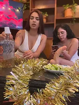 Snapshot of Alice_surprise chatting on March 1, 10:42 pm Alice surprise online show from March 1, 10:42 pm