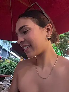 Snapshot of Alice_surprise chatting on November 8, 10:30 pm Alice surprise online show from November 8, 10:30 pm