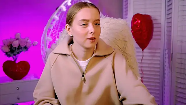 Snapshot of JenniferGraces chatting on February 25, 8:25 am JenniferGraces online show from February 25, 8:25 am