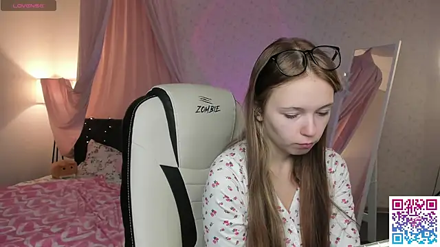 boozekirs  online show from September 25, 2:15 am