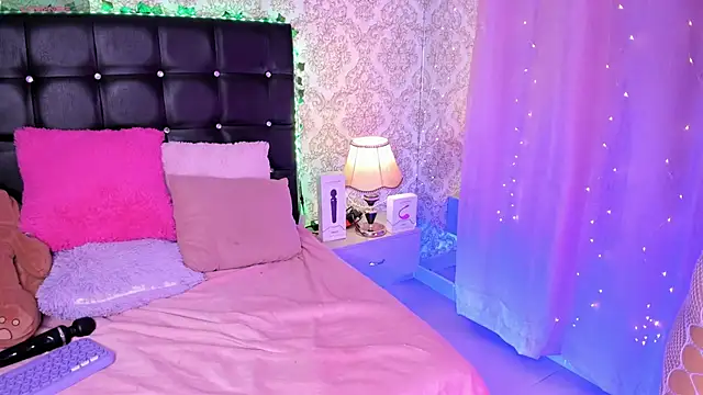 Snapshot of Luna_Sommer chatting on November 23, 2:00 am Luna Sommer online show from November 23, 2:00 am