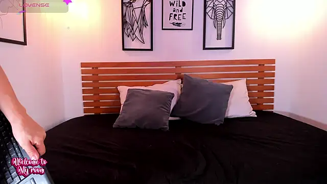 AbellaFox  online show from September 28, 7:41 pm