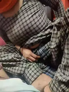 Snapshot of indian_couple4 chatting on March 20, 5:25 pm indian couple4 online show from March 20, 5:25 pm