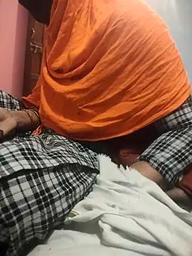 Snapshot of indian_couple4 chatting on November 14, 1:15 am indian couple4 online show from November 14, 1:15 am