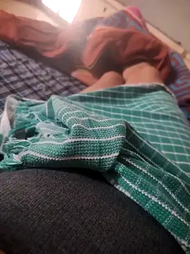 Snapshot of indian_couple4 chatting on November 27, 7:10 am indian couple4 online show from November 27, 7:10 am