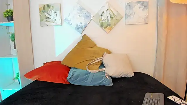 Snapshot of iiangel_ chatting on November 6, 2:56 am iiangel online show from November 6, 2:56 am