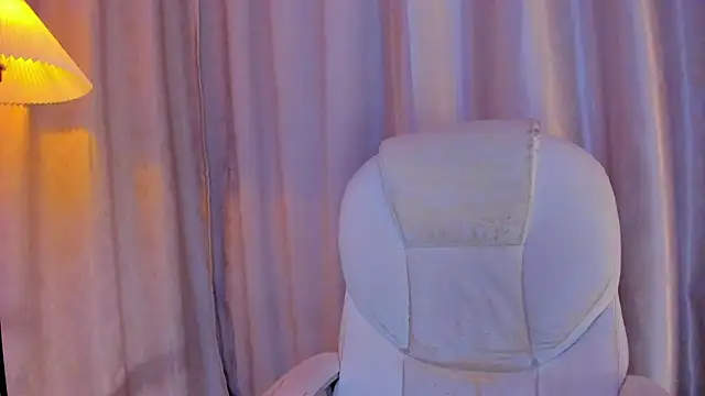 Snapshot of iiangel_ chatting on November 28, 3:31 am iiangel online show from November 28, 3:31 am