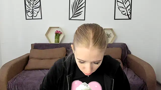 Snapshot of AnnNorriss chatting on March 21, 8:06 am AnnNorriss online show from March 21, 8:06 am