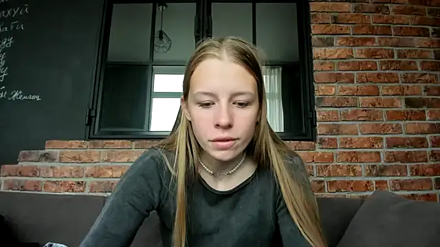 Snapshot of AnnNorriss chatting on October 4, 5:16 am AnnNorriss online show from October 4, 5:16 am