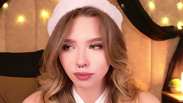 Snapshot of Sierra_Fane chatting on December 22, 10:45 am Sierra Fane online show from December 22, 10:45 am