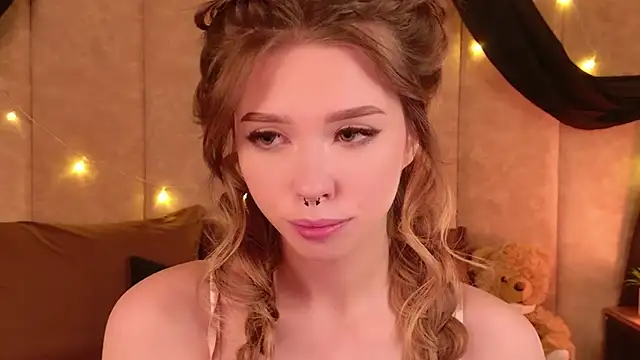 Snapshot of Sierra_Fane chatting on February 22, 6:35 am Sierra Fane online show from February 22, 6:35 am