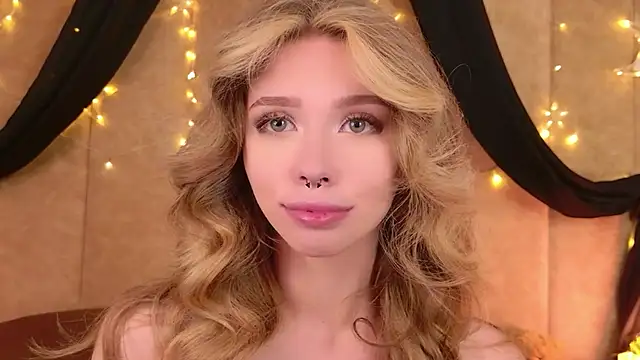 Snapshot of Sierra_Fane chatting on May 31, 5:59 am Sierra Fane online show from May 31, 5:59 am