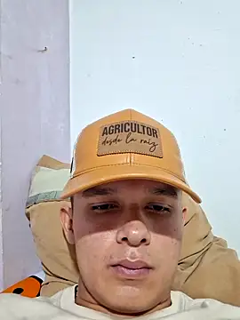 Snapshot of mikytoo chatting on February 28, 11:17 pm mikytoo online show from February 28, 11:17 pm