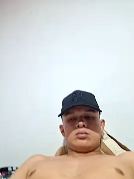 Snapshot of mikytoo chatting on March 25, 9:21 pm mikytoo online show from March 25, 9:21 pm