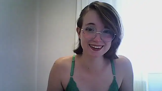 Elise Nyx online show from December 3, 2:15 pm