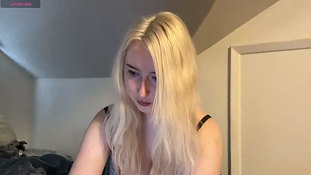 Snapshot of ashisscene chatting on November 15, 9:32 pm ashisscene online show from November 15, 9:32 pm