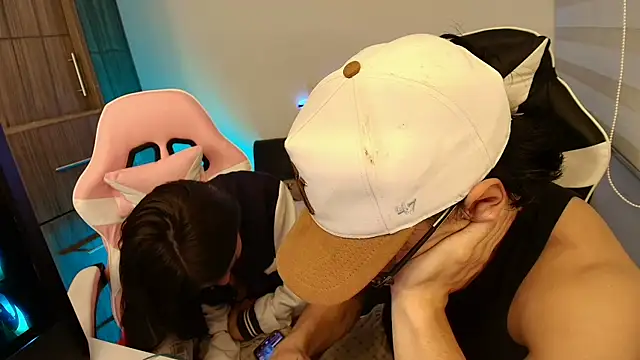 Snapshot of DesireLuxe chatting on October 24, 6:10 am DesireLuxe online show from October 24, 6:10 am