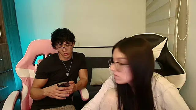 Snapshot of DesireLuxe chatting on November 5, 6:57 am DesireLuxe online show from November 5, 6:57 am