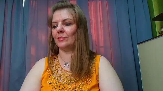 Snapshot of VeronikawGold chatting on May 7, 5:13 am VeronikawGold online show from May 7, 5:13 am