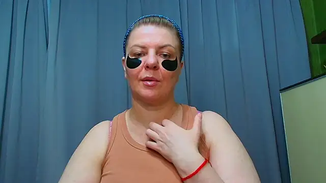 Snapshot of VeronikawGold chatting on May 7, 10:26 pm VeronikawGold online show from May 7, 10:26 pm