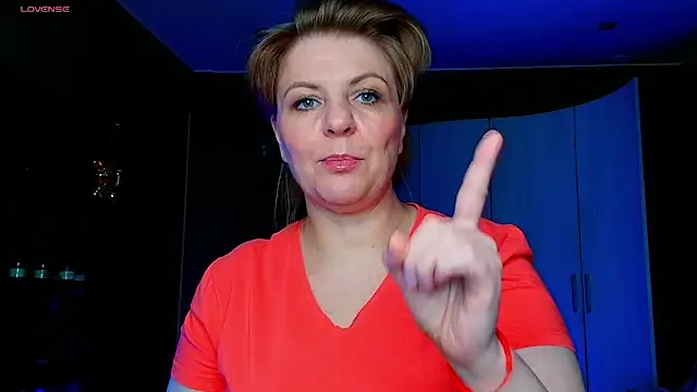 Snapshot of VeronikawGold chatting on May 8, 10:37 pm VeronikawGold online show from May 8, 10:37 pm