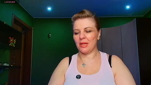 Snapshot of VeronikawGold chatting on May 20, 6:47 pm VeronikawGold online show from May 20, 6:47 pm