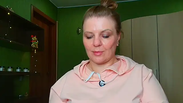 Snapshot of VeronikawGold chatting on May 27, 1:57 am VeronikawGold online show from May 27, 1:57 am