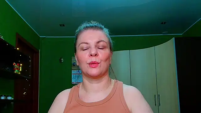 Snapshot of VeronikawGold chatting on June 14, 7:27 pm VeronikawGold online show from June 14, 7:27 pm