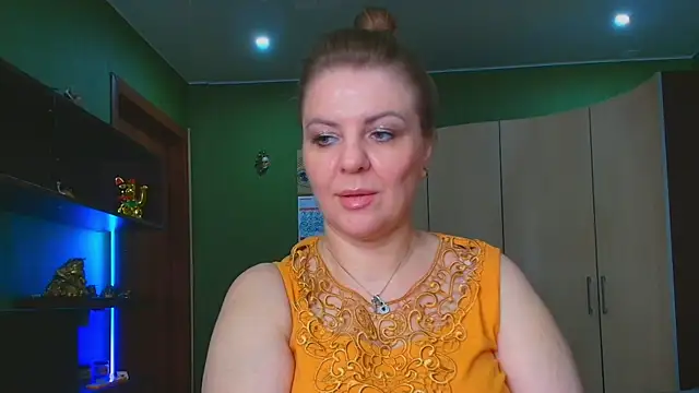Snapshot of VeronikawGold chatting on June 25, 5:45 am VeronikawGold online show from June 25, 5:45 am