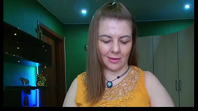 Snapshot of VeronikawGold chatting on July 4, 6:47 pm VeronikawGold online show from July 4, 6:47 pm