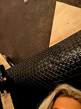 Snapshot of Glory_Max chatting on February 19, 9:22 pm Glory Max online show from February 19, 9:22 pm