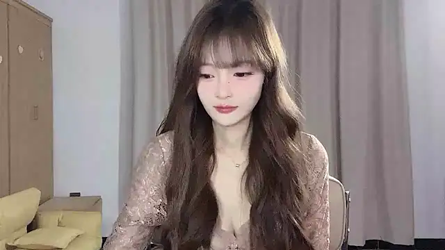 Snapshot of Annnnqi-77 chatting on February 24, 8:38 am Annnnqi-77 online show from February 24, 8:38 am