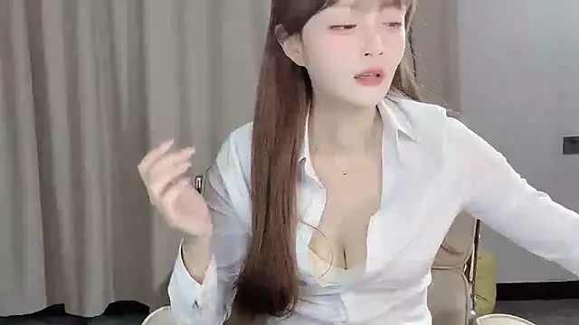 Snapshot of Annnnqi-77 chatting on February 28, 11:36 am Annnnqi-77 online show from February 28, 11:36 am