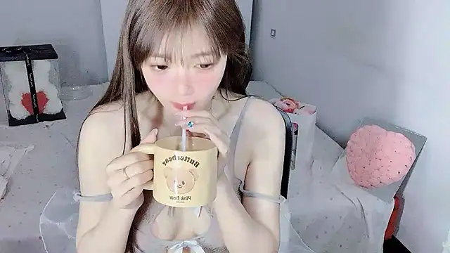 Snapshot of Annnnqi-77 chatting on March 3, 7:47 am Annnnqi-77 online show from March 3, 7:47 am