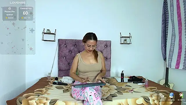 Rousemilf4u online show from June 15, 9:22 am