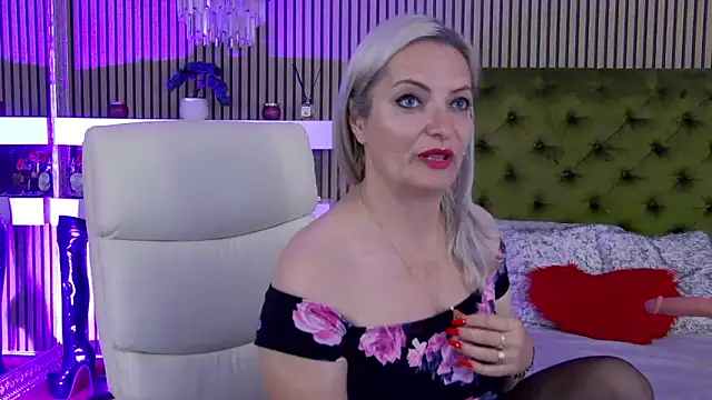 Snapshot of LadyTouch chatting on May 7, 5:40 pm LadyTouch online show from May 7, 5:40 pm