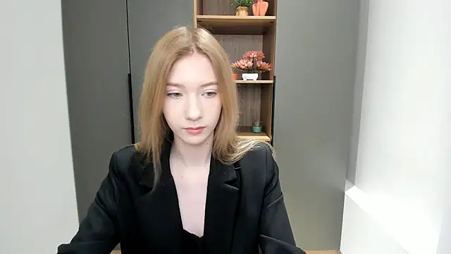 SunnivaCovil online show from February 24, 9:53 am