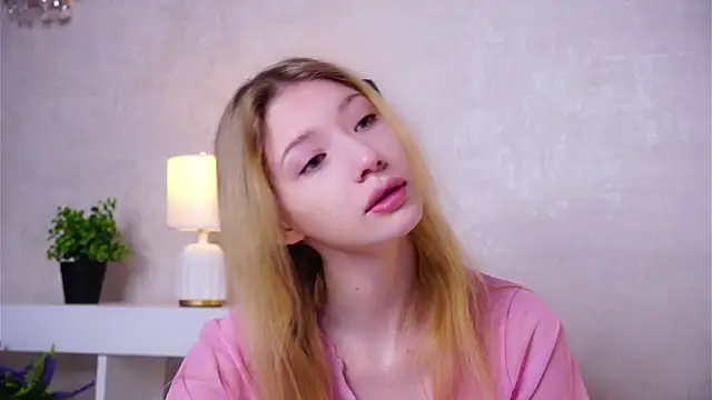 SunnivaCovil online show from June 14, 2:41 pm