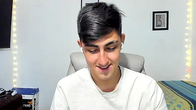 Snapshot of babymaik chatting on October 23, 11:57 pm babymaik online show from October 23, 11:57 pm