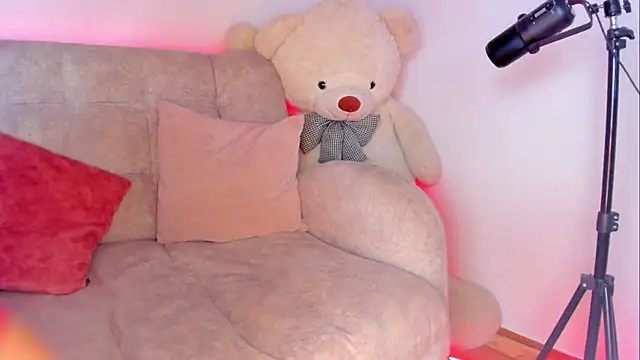 MIaloveone  online show from March 3, 10:17 am