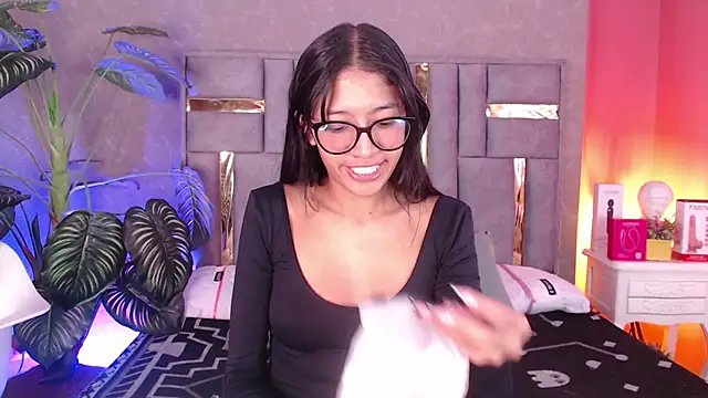 Tyla Ks online show from November 3, 7:37 pm