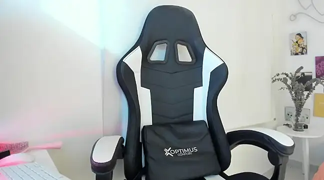 Snapshot of agaataa_ chatting on March 21, 1:13 am agaataa online show from March 21, 1:13 am