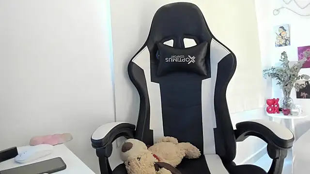 agaataa  online show from January 31, 8:51 pm