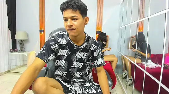 leslieanddrako online show from March 4, 10:38 pm