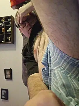 Snapshot of Smallone327 chatting on February 16, 7:04 am Smallone327 online show from February 16, 7:04 am