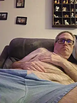 Snapshot of Smallone327 chatting on March 16, 6:17 am Smallone327 online show from March 16, 6:17 am