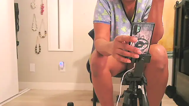 Queenanitadix online show from February 10, 8:02 pm