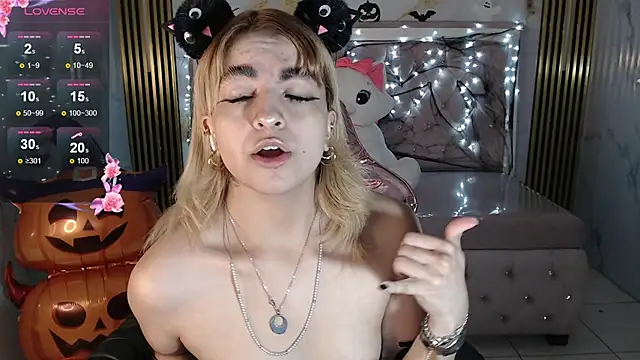 Snapshot of lili_conor_s chatting on October 11, 5:28 am lili conor s online show from October 11, 5:28 am