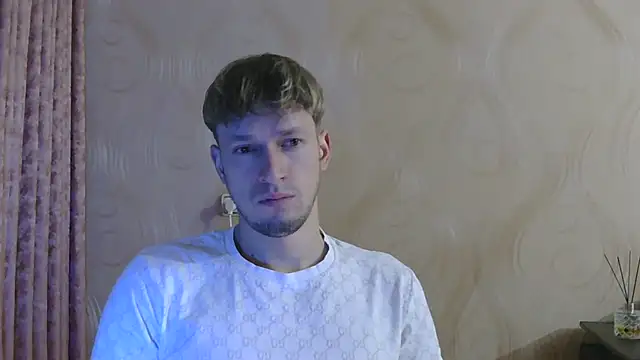 Snapshot of frama666 chatting on November 6, 8:54 pm frama666 online show from November 6, 8:54 pm