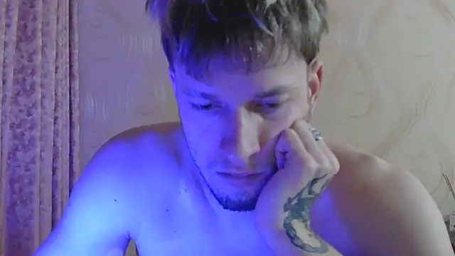 Snapshot of frama666 chatting on November 9, 9:13 pm frama666 online show from November 9, 9:13 pm